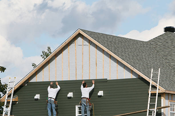 Professional Siding technician working in Dunbar, SC